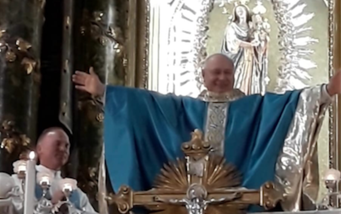 Monsignor Alfonso Punzo a Castellammare di Stabia per la chiusura del Mese Mariano nella Chiesa di San Giacomo