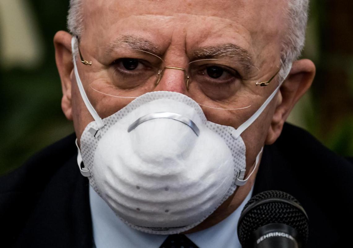 Fase 2 e movida, De Luca contro Dema: «Ordinanza illegittima»