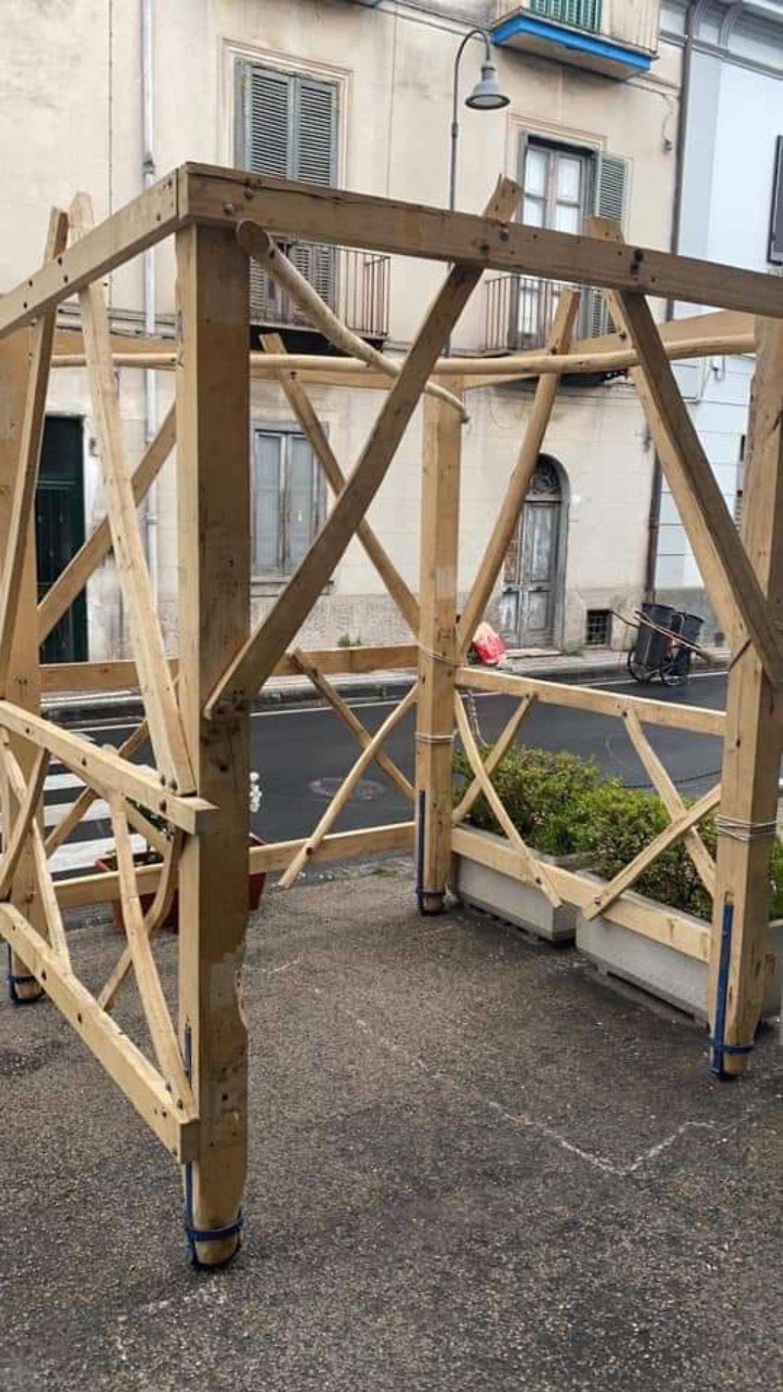 Base di un Giglio come attrattiva per il locale, arrivano le forze dell'ordine