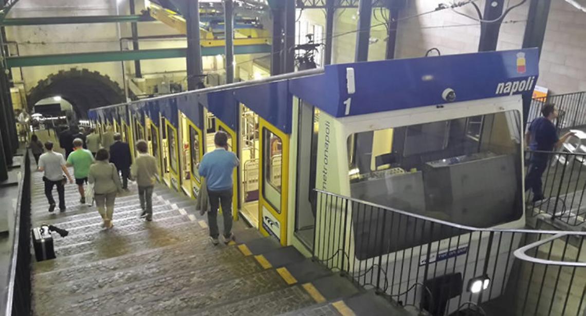 Metro e Funicolare di Chiaia, stop alle corse notturne
