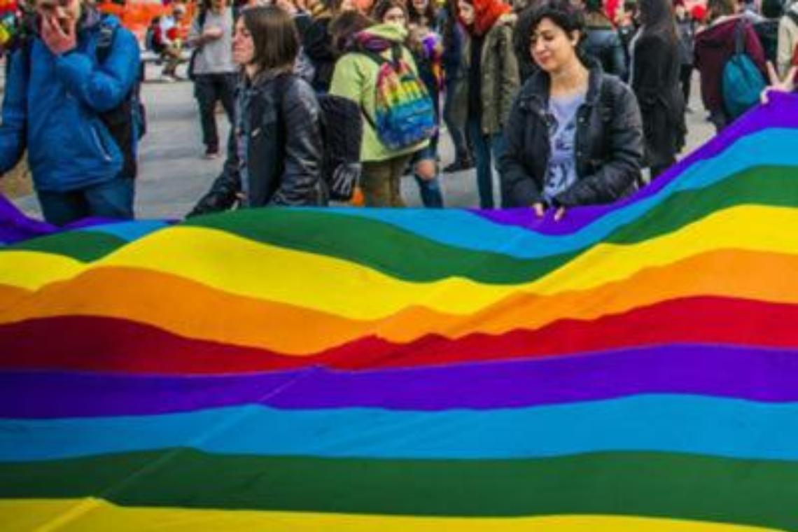 Germania, sì del Parlamento a nozze gay. Merkel vota no