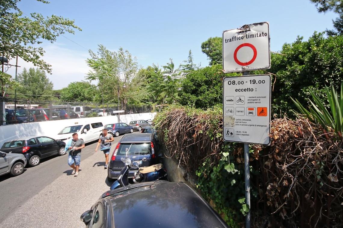 Marechiaro, targhe coperte per entrare nella Ztl: nei guai 7 professionisti