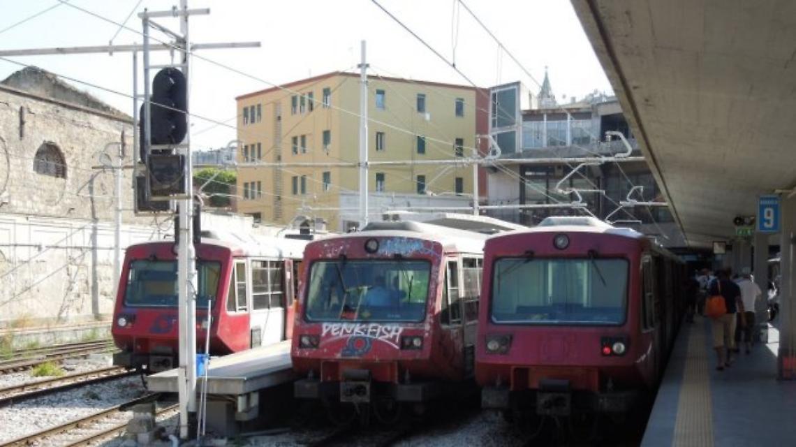 Circum. Domenica d'inferno per i pendolari della Napoli-Pompei-Poggiomarino
