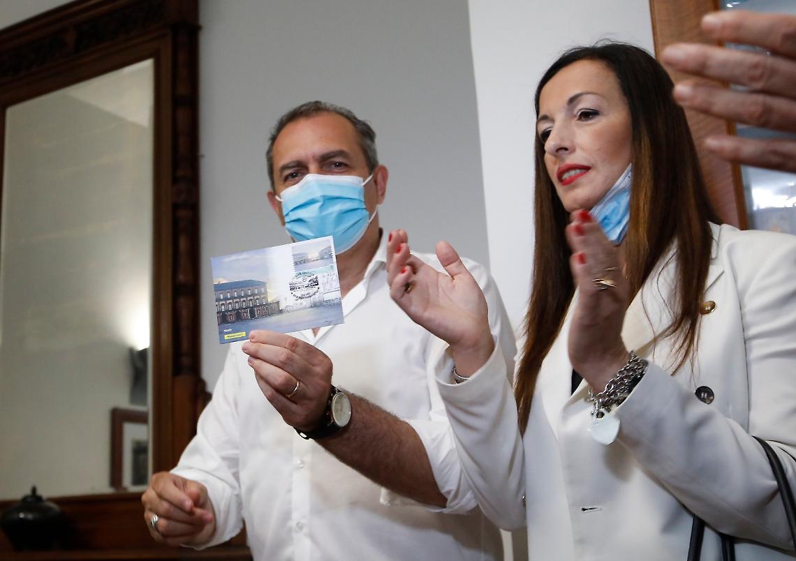 L'Italia riparte, Napoli ti aspetta: ecco il francobollo speciale