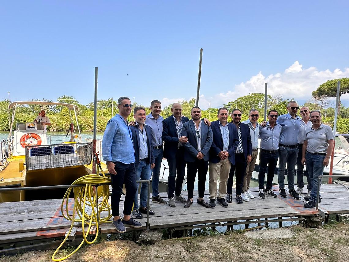 Spazzamare sul litorale domizio, sopralluogo alla foce del Garigliano