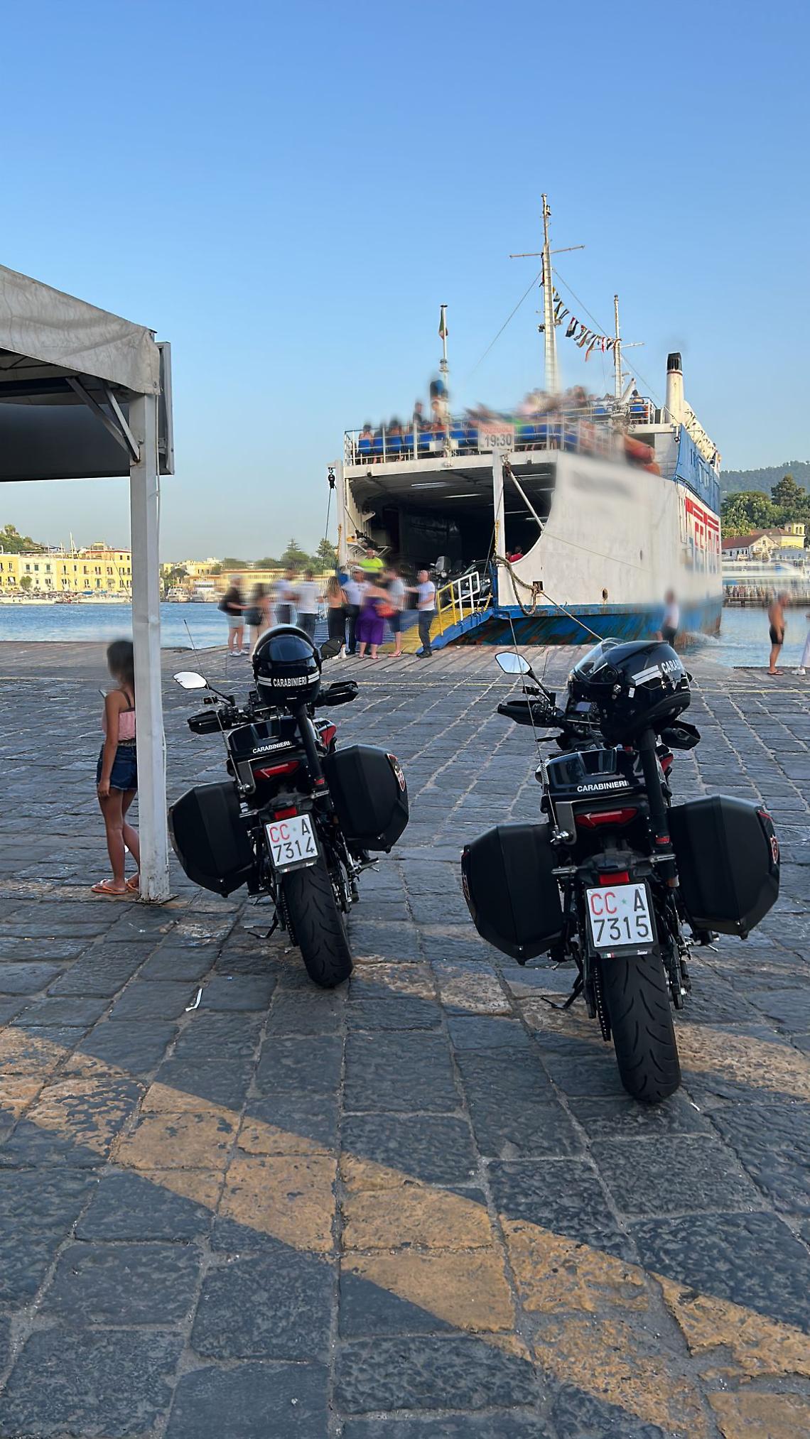 Controlli a Ischia, alcolici venduti a minorenni