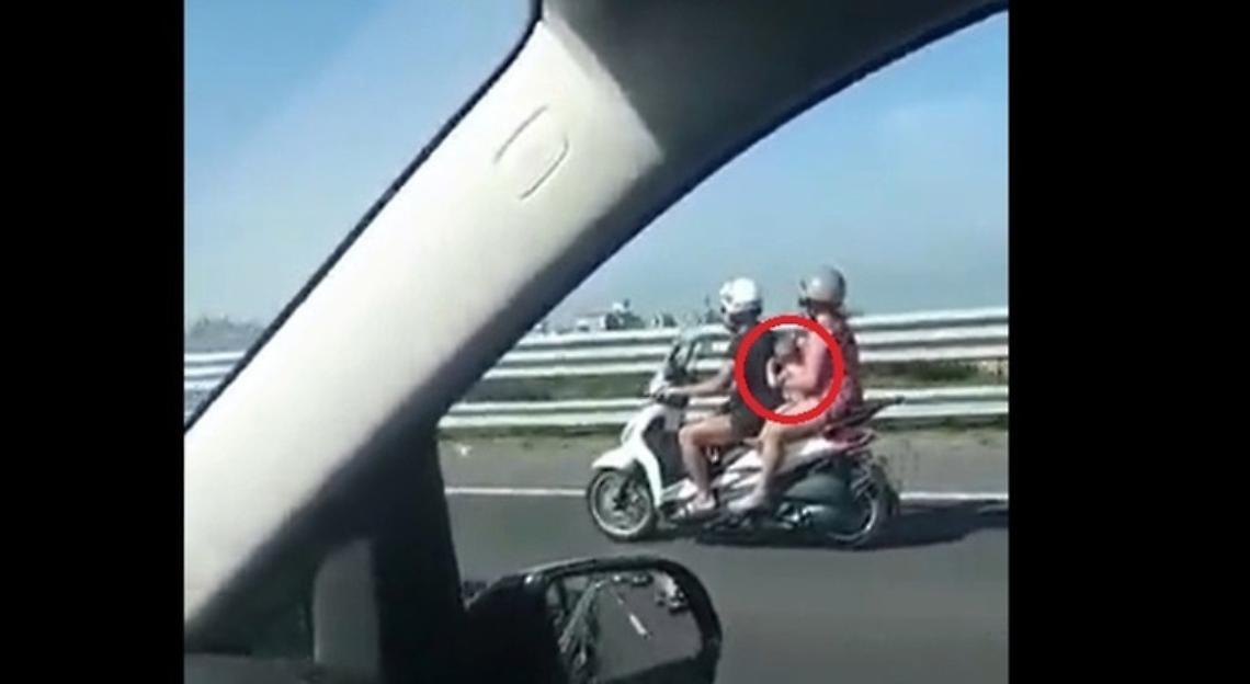 Napoli, neonati in moto e centauri acrobati: dossier dei Verdi
