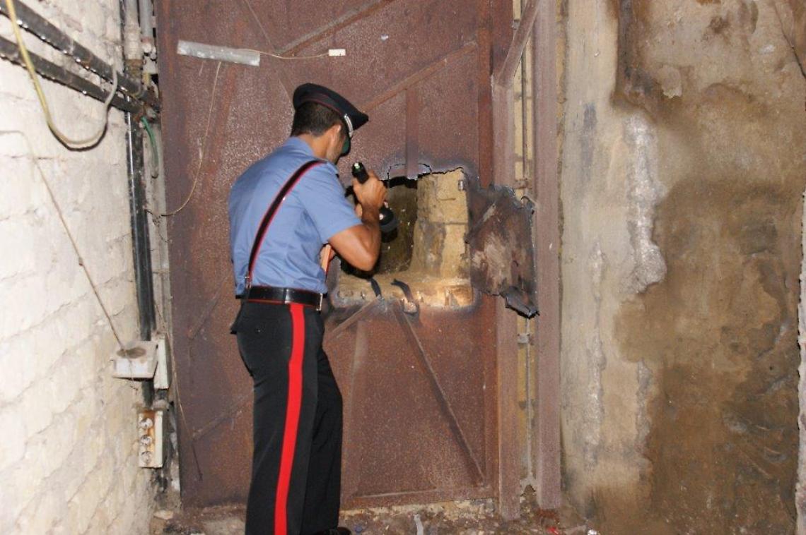 Sventato colpo alle Poste: caccia alla banda del buco