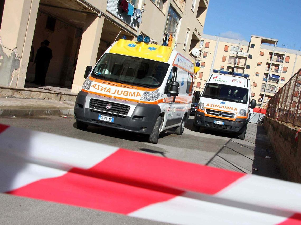 Albero su tenda da campeggio, morte bimba di 3 anni e la sorella 14enne