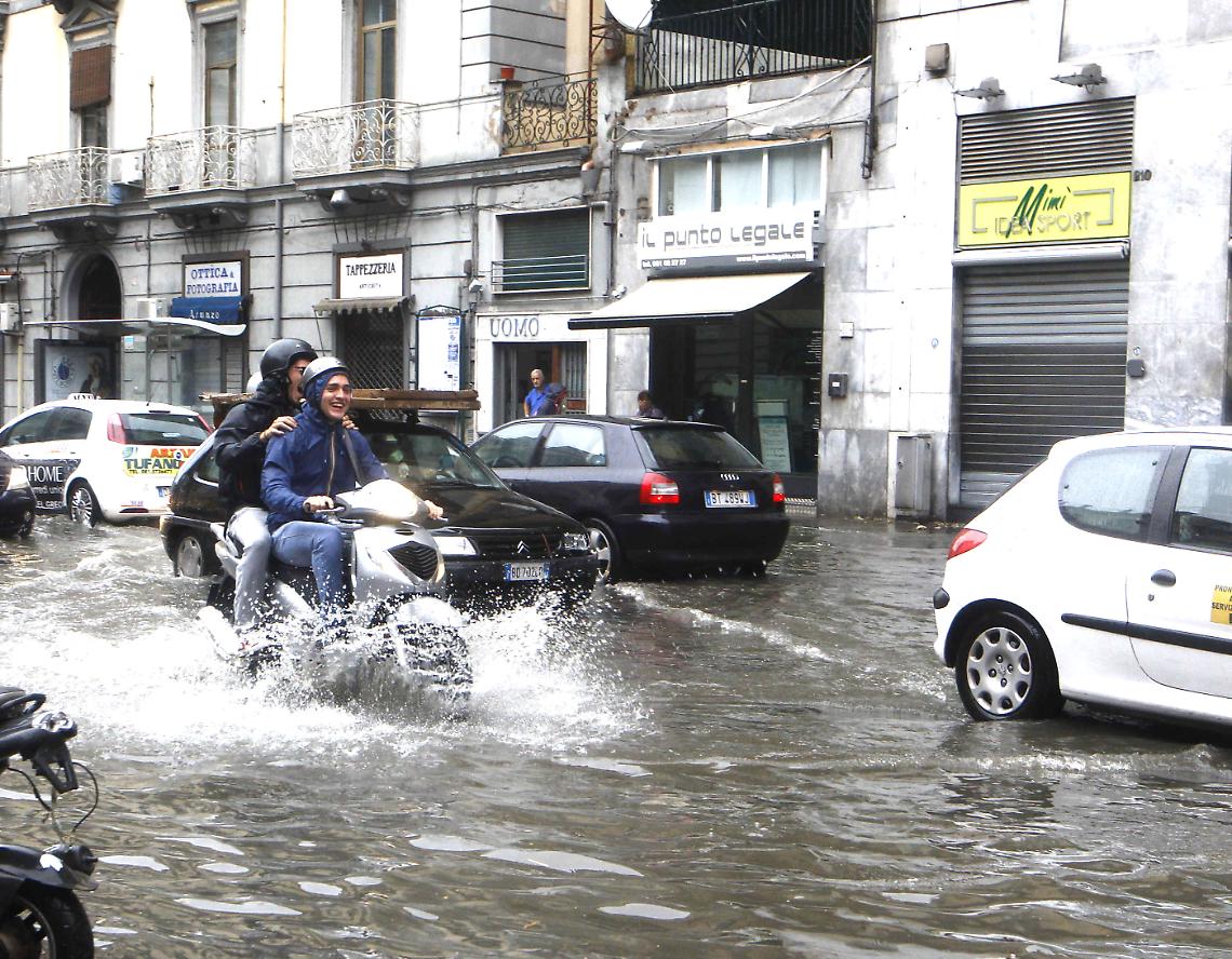 Maltempo, disagi nel Napoletano e sulle isole