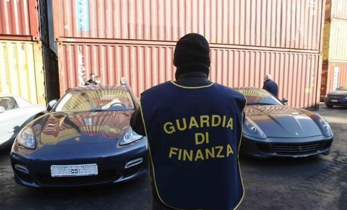 Truffa delle auto di lusso: bloccati e sequestrati tutti i documenti