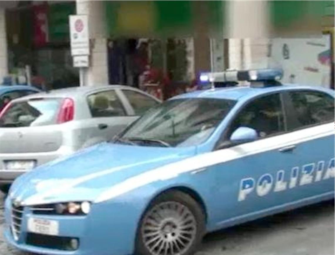 Roma, blocca una ragazza in treno e tenta di abusare di lei