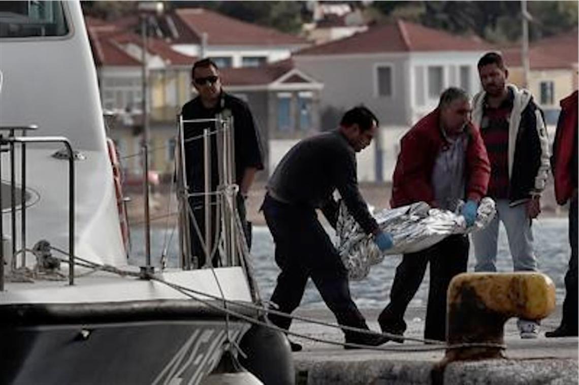 Migranti, nuova tragedia nell'Egeo: morti 13 bambini
