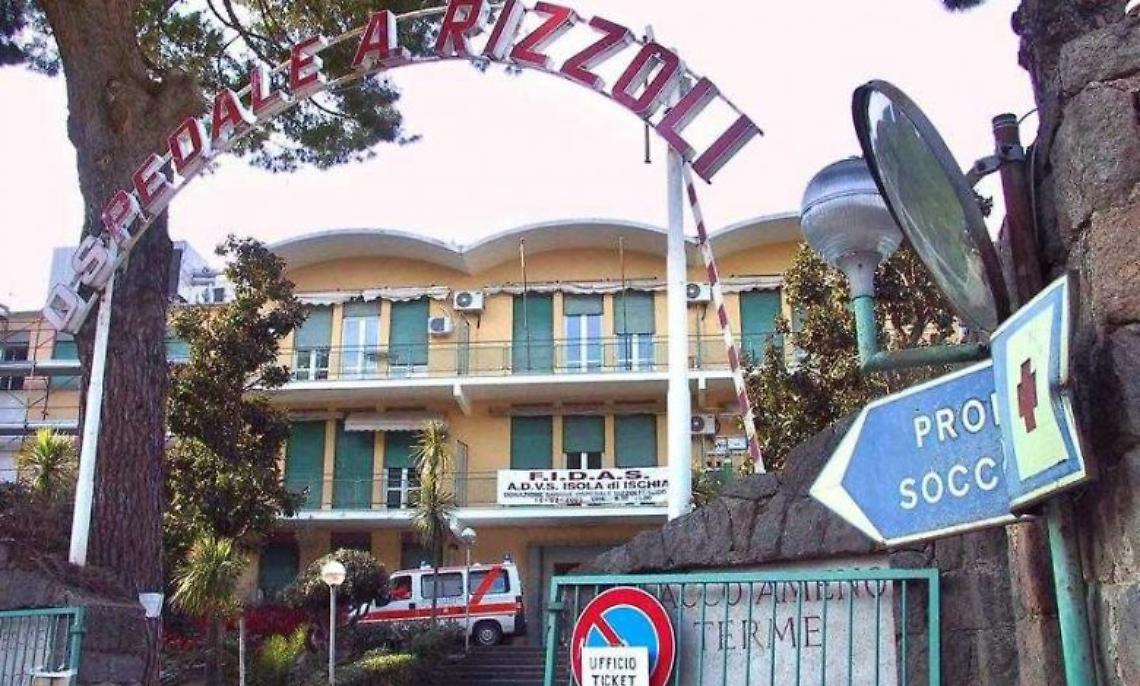 Malore per 4 studenti dopo aver bevuto acqua minerale, in ospedale