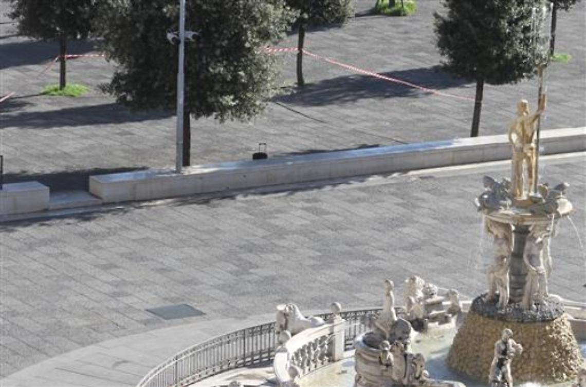 Allarme bomba a Napoli: valigia sospetta a piazza Municipio