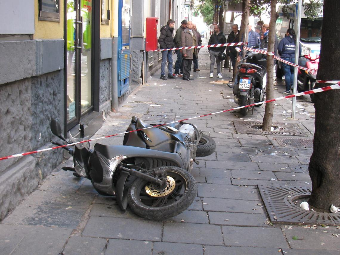 Tentata rapina al corso Garibaldi, feriti tabaccaio e vigile 