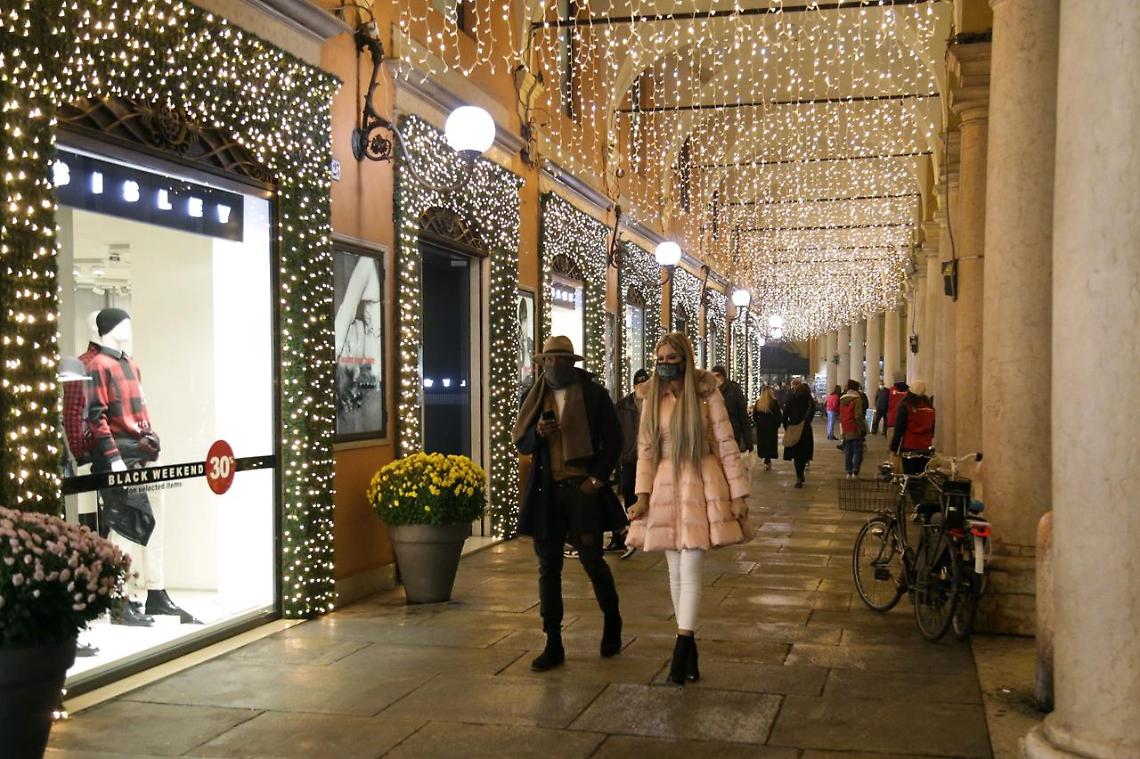 Natale e Covid, «stop a spostamenti per 10 milioni di italiani»