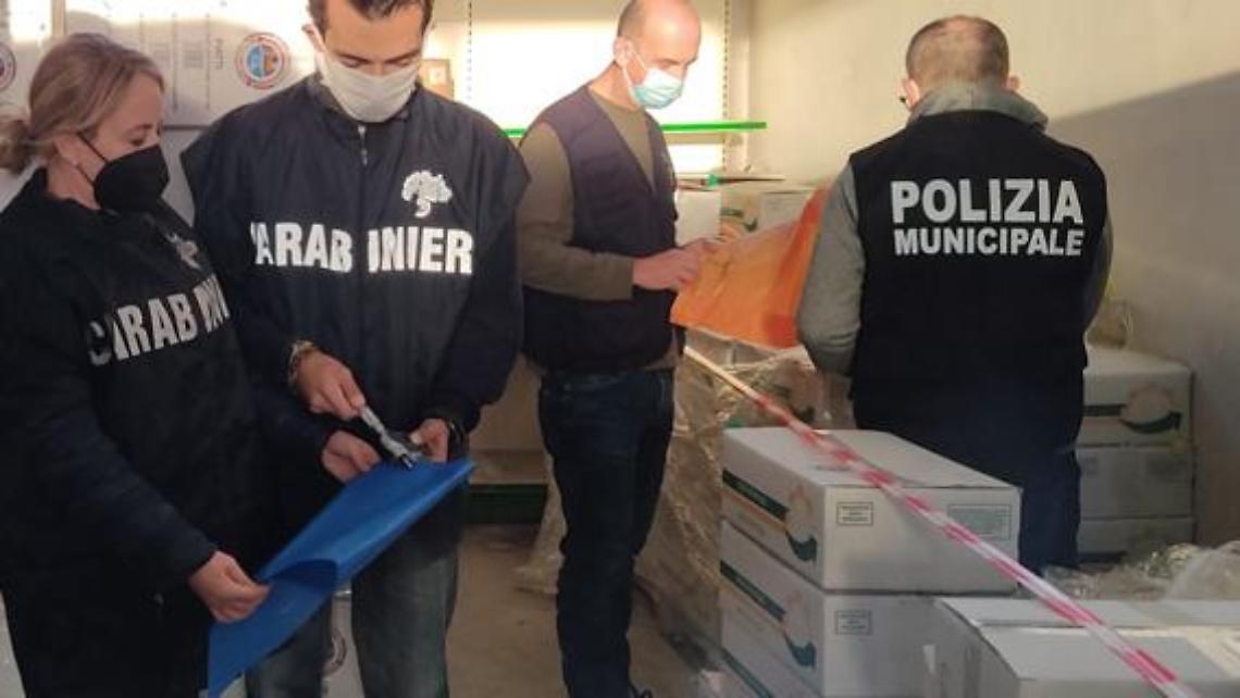 Polizia ambientale, sequestrati mille chili di shopper illegali