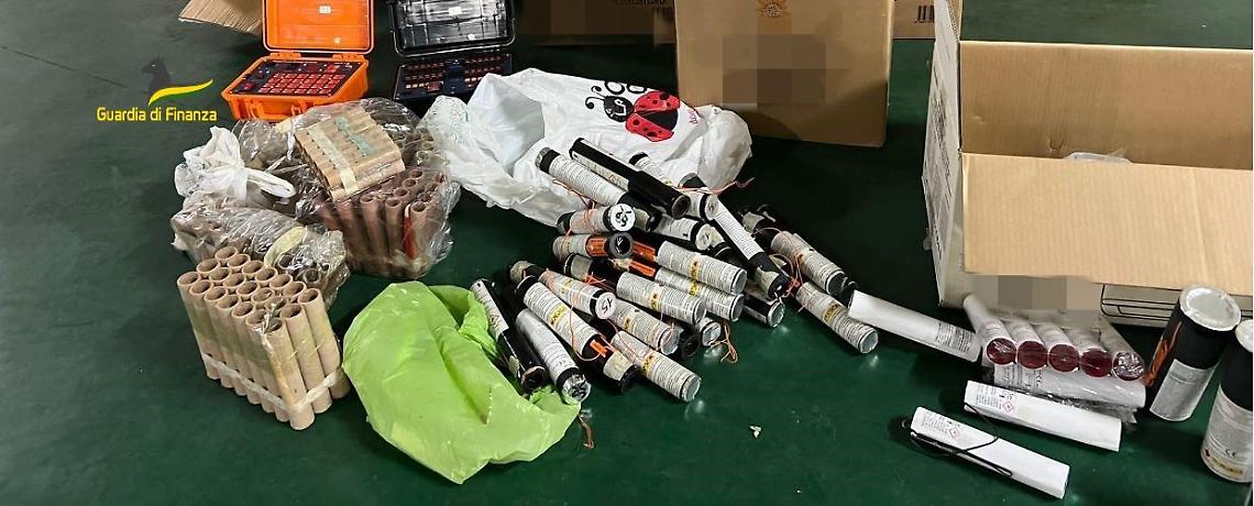 Botti di Capodanno, 230 kg petardi in cantina: denuncia e sequestro