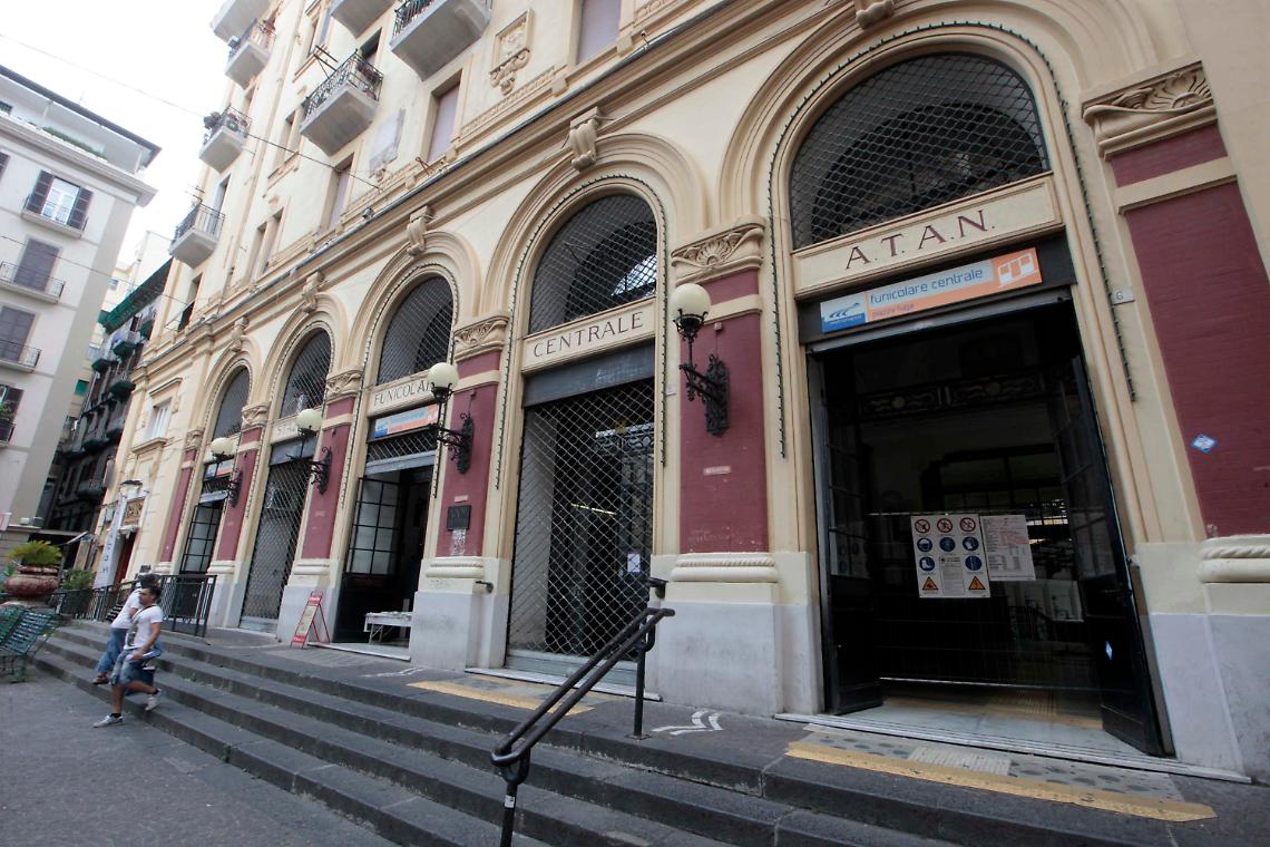 Fumata nera, a Capodanno funicolari e metro ferme