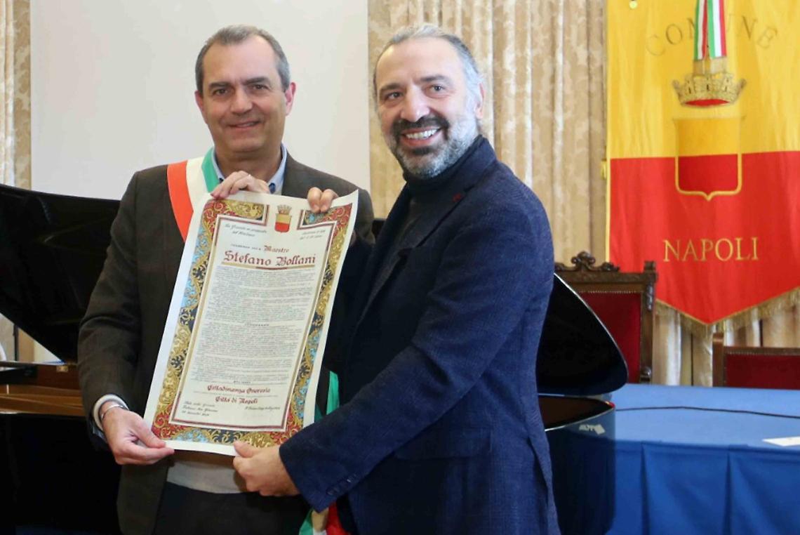 Stefano Bollani napoletano ad honorem: «Carosone è il mio modello»