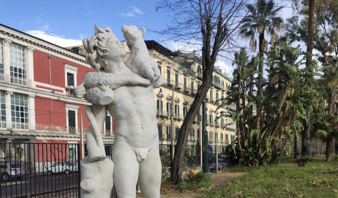 Torna in Villa comunale la statua del Fauno con capretto 