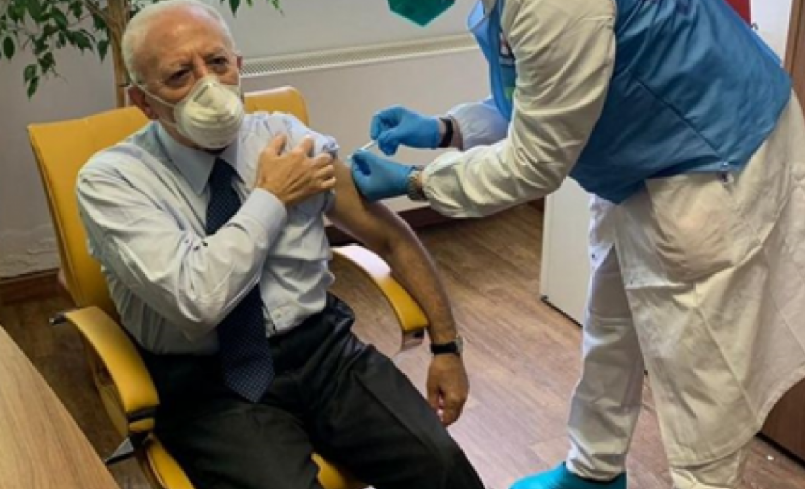 &laquo;Vaccino De Luca? Nessuna deroga, era atto simbolico&raquo;