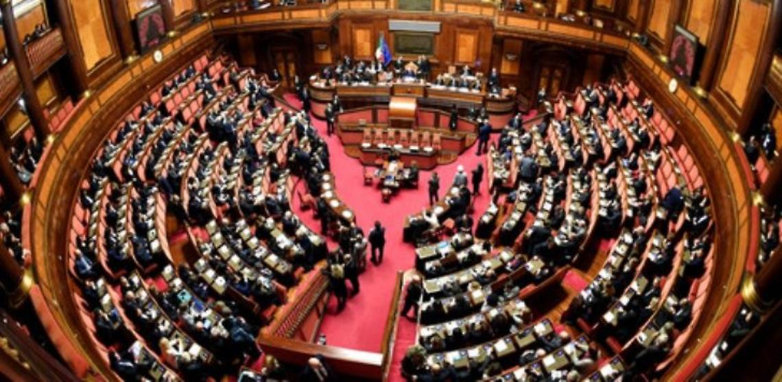 Il decreto anti-rave è legge, via anche le multe ai no-vax