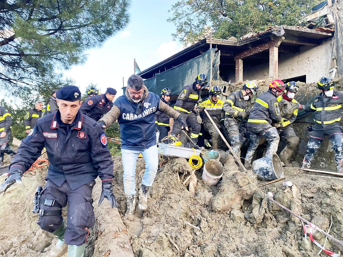 Frana a Ischia, prime 200 persone a casa. Ecco la mappa del rischio