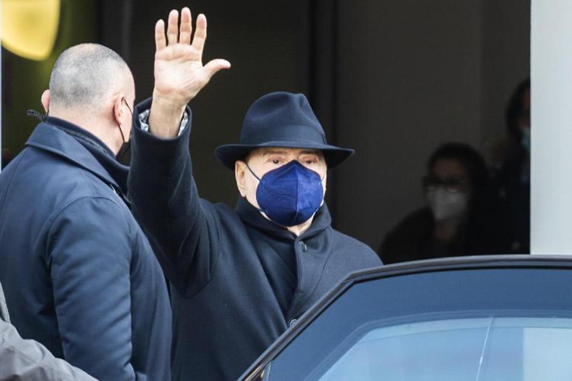 Berlusconi dimesso dall'ospedale San Raffaele di Milano