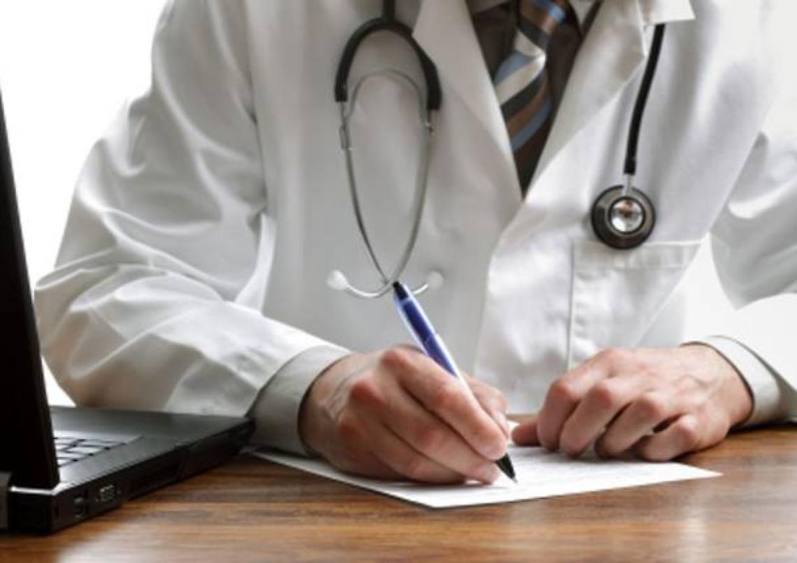 Falsi certificati di idoneità per i lavoratori, medico sospeso