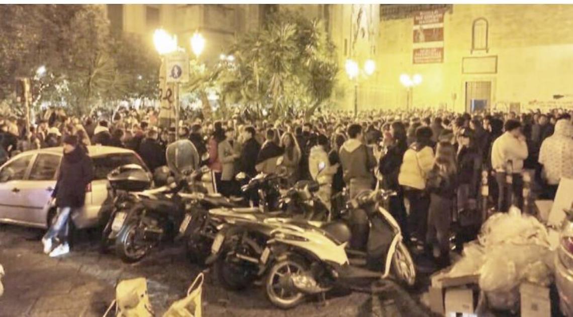 Rissa tra gang a colpi di casco