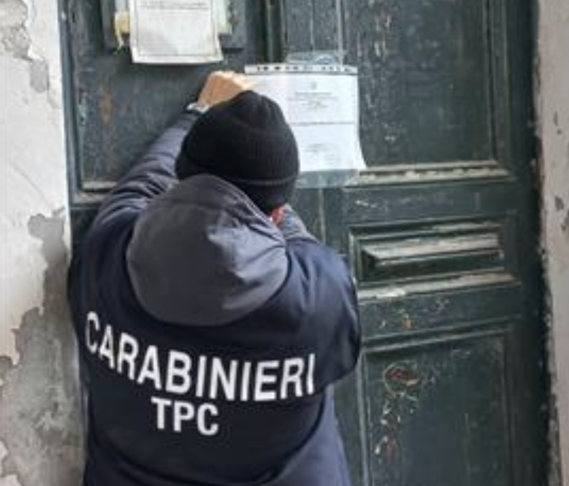 Degrado e incuria, sequestrata la biblioteca comunale di Capri