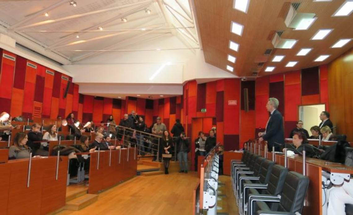 Manca il numero legale in aula, consiglio comunale flop a Napoli