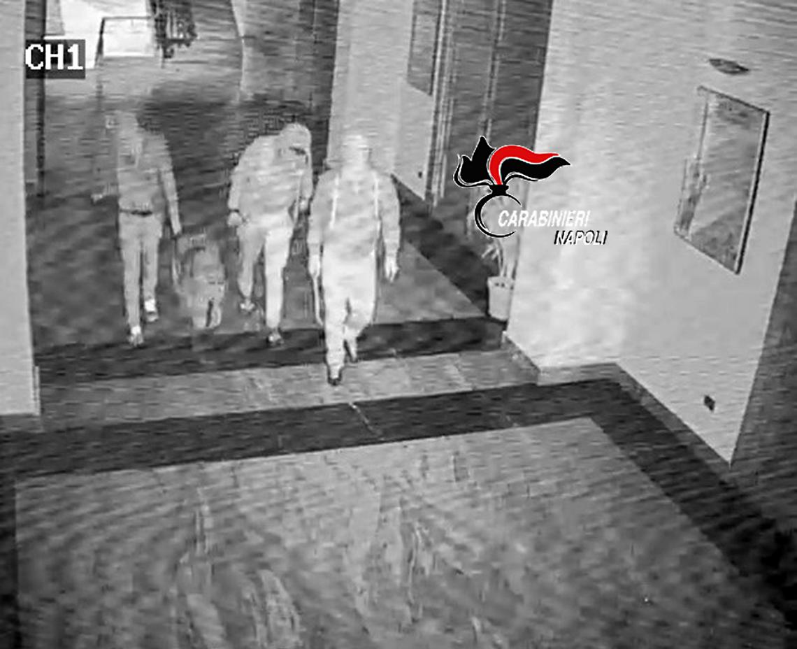 Furti di carte d'identità in bianco nei Comuni, sgominata la gang