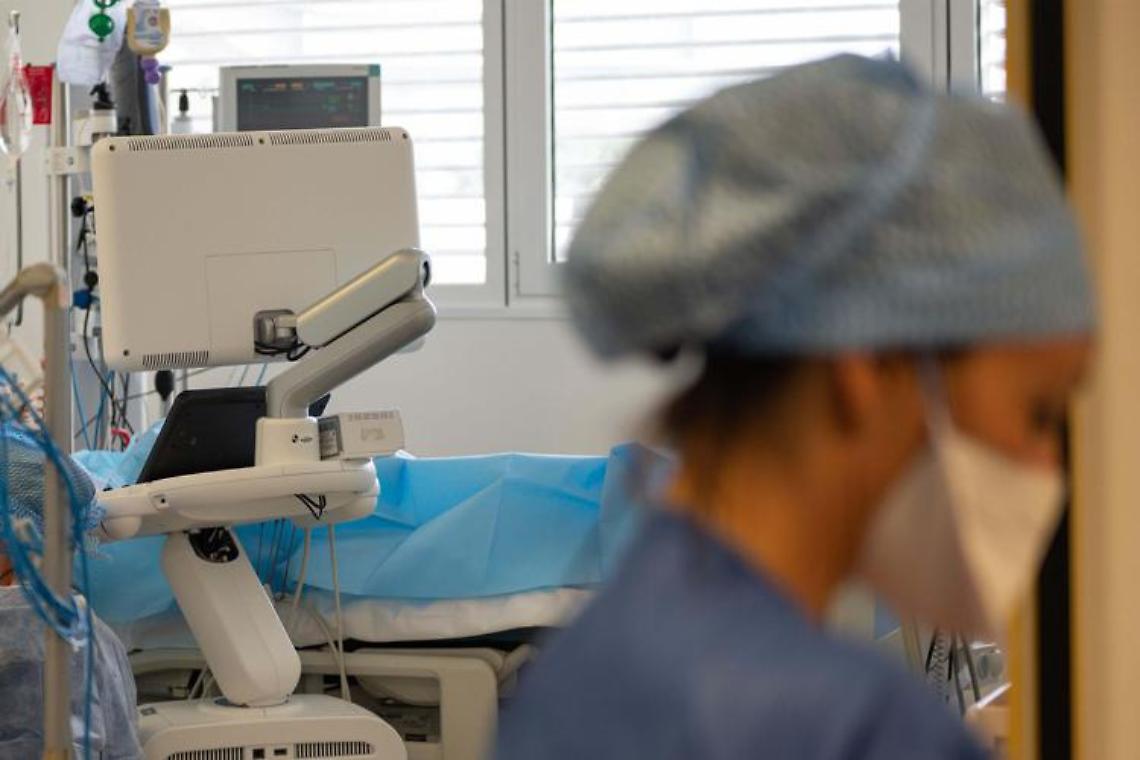 Covid oggi Italia, contagi stabili e aumentano ricoveri