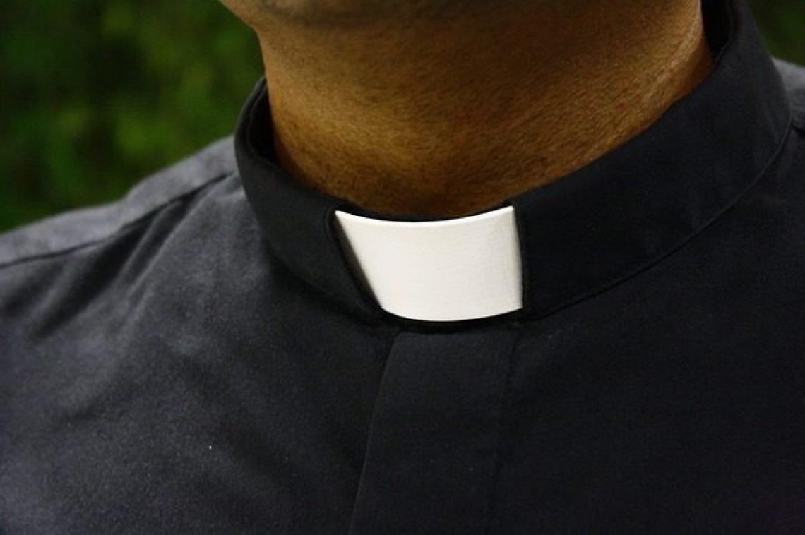 Abusi su minore, sospeso parrocco della Diocesi di Aversa
