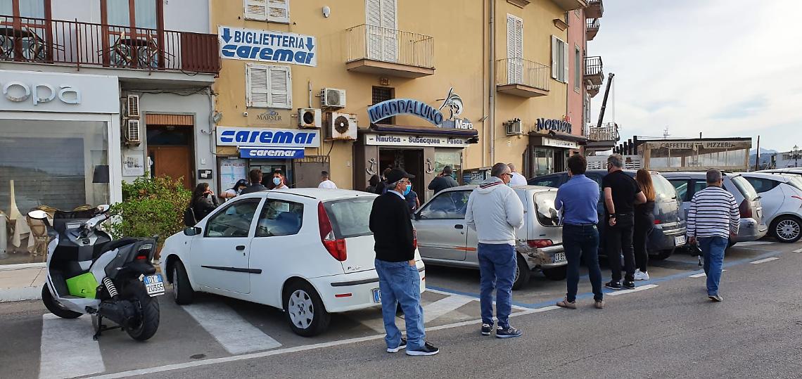 Ruba 150 euro da biglietteria a Pozzuoli, preso dai carabinieri