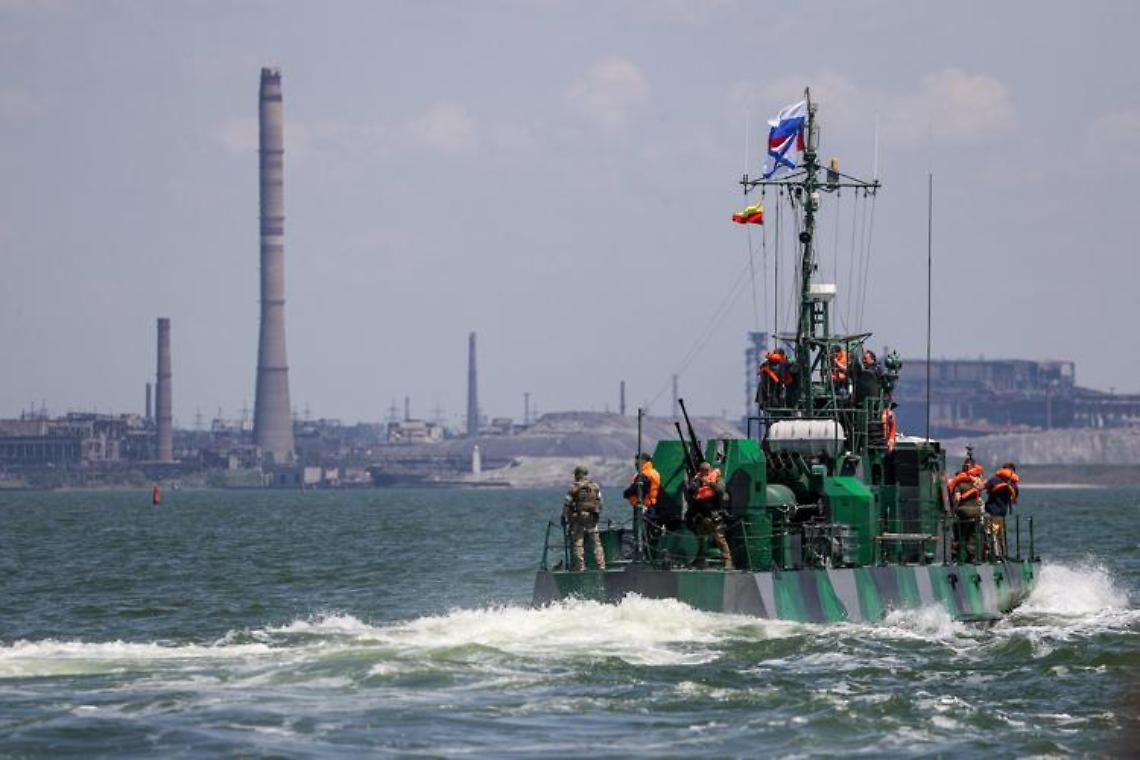Mariupol, salpa prima nave cargo. Severodonetsk "per un terzo russa"