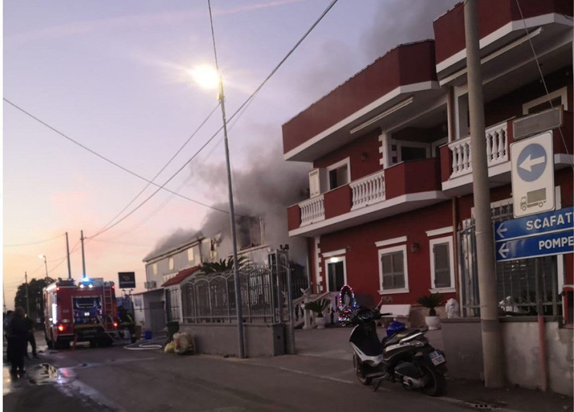 Sant'Antonio Abate: incendio in un'abitazione