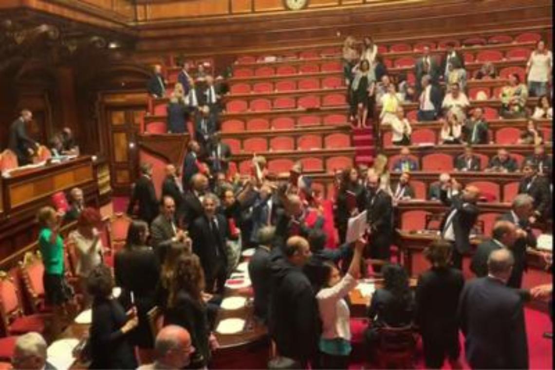 Pd occupa banchi di governo in Senato