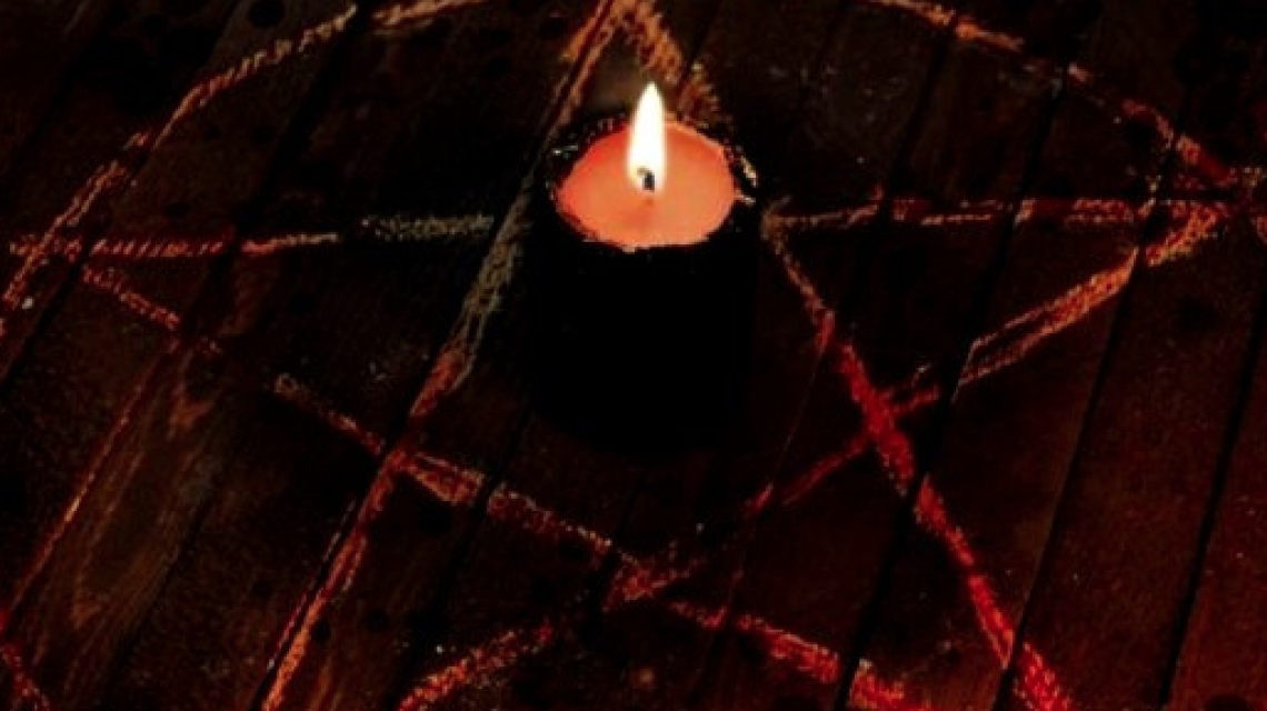 Anziana denuncia: «Mia figlia vittima di una setta satanica»