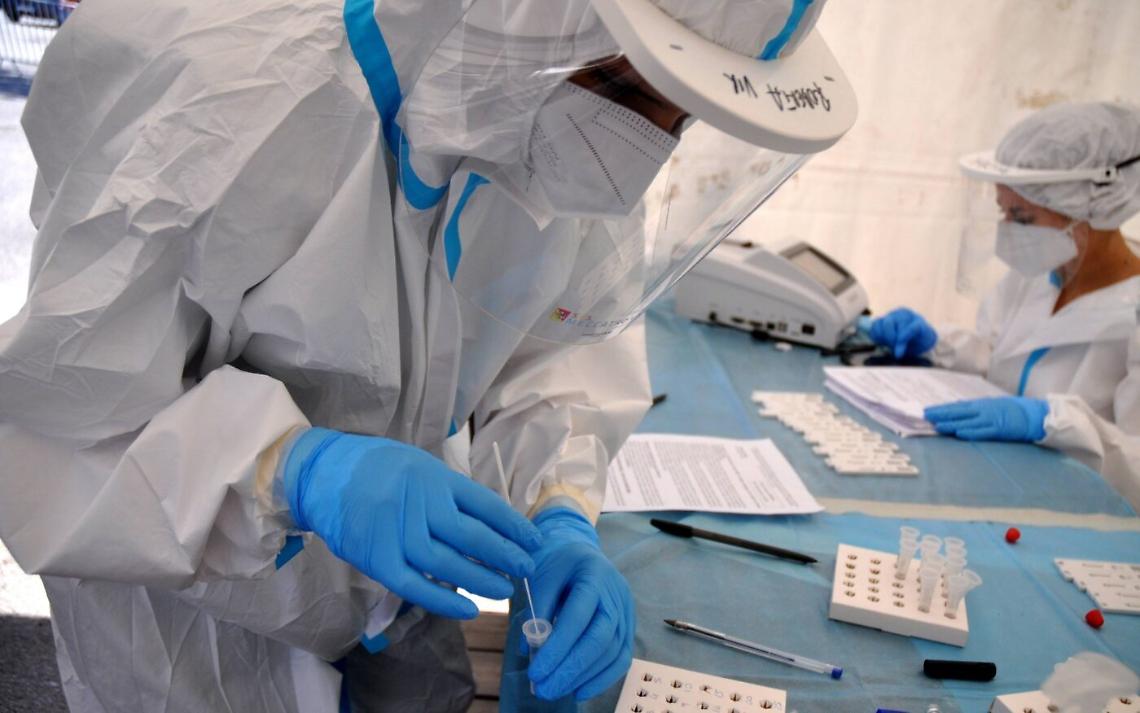 La Variante Delta è contagiosa quanto la varicella, anche i vaccinati la trasmettono. Il nuovo studio