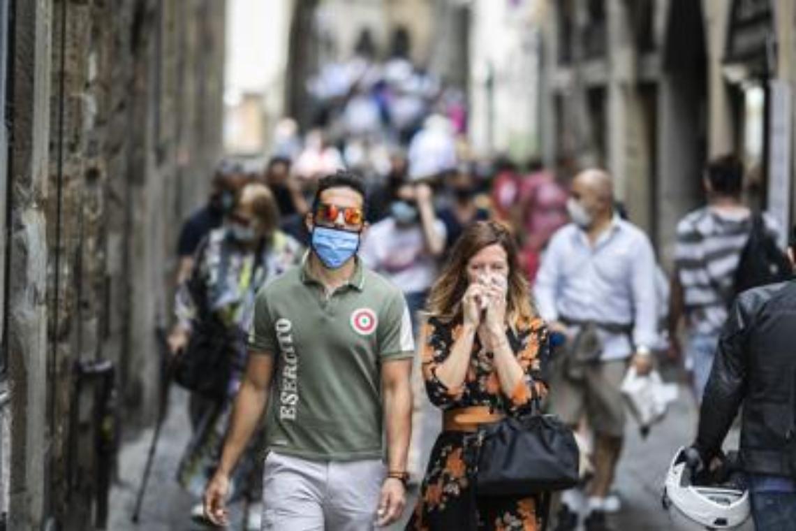 Covid: nuovi contagi scendono sotto quota mille, 6 morti
