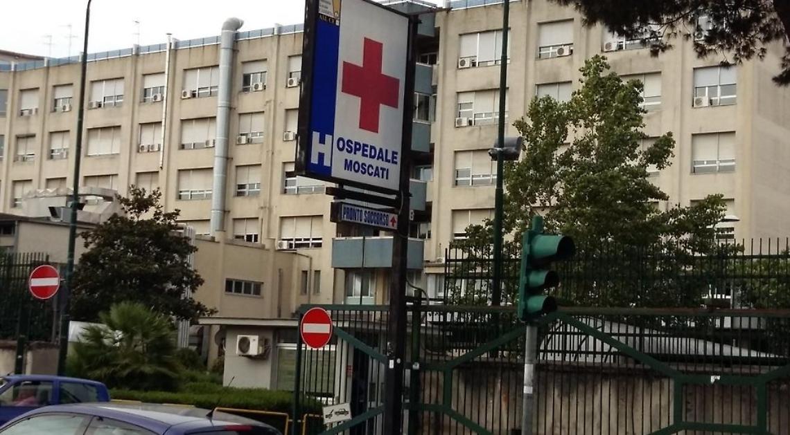 Ragazza contesa, 17enne ferisce a coltellate coetaneo