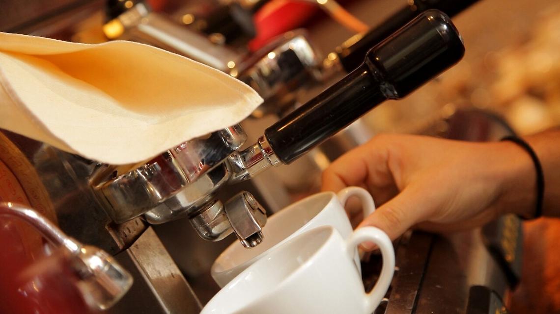Napoli, bar in ginocchio per il caro bollette