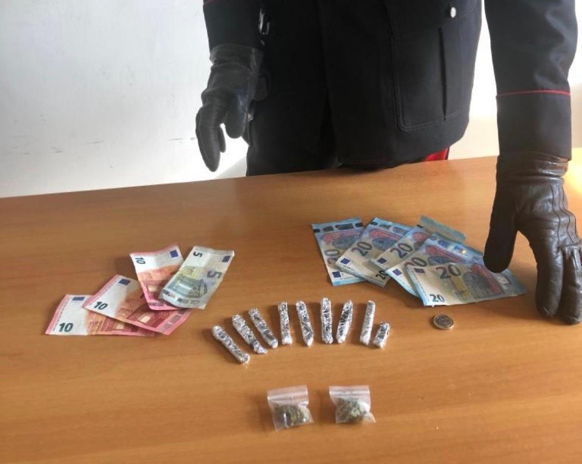 Caivano, arrestati spacciatore e 3 vedette