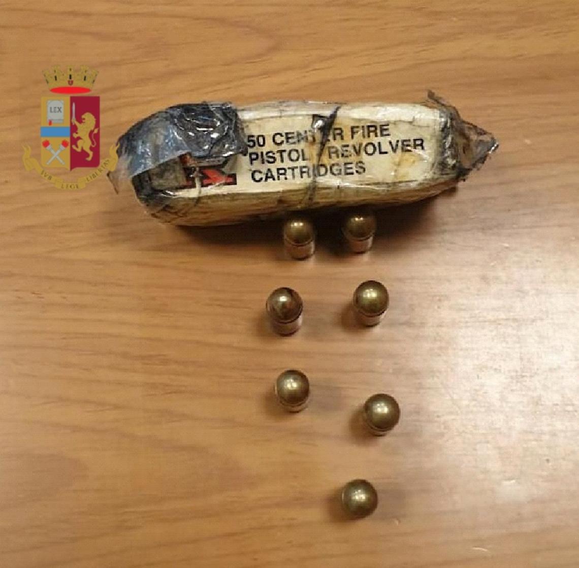 Piazza Garibaldi, trovato in possesso di 7 cartucce: finisce nei guai