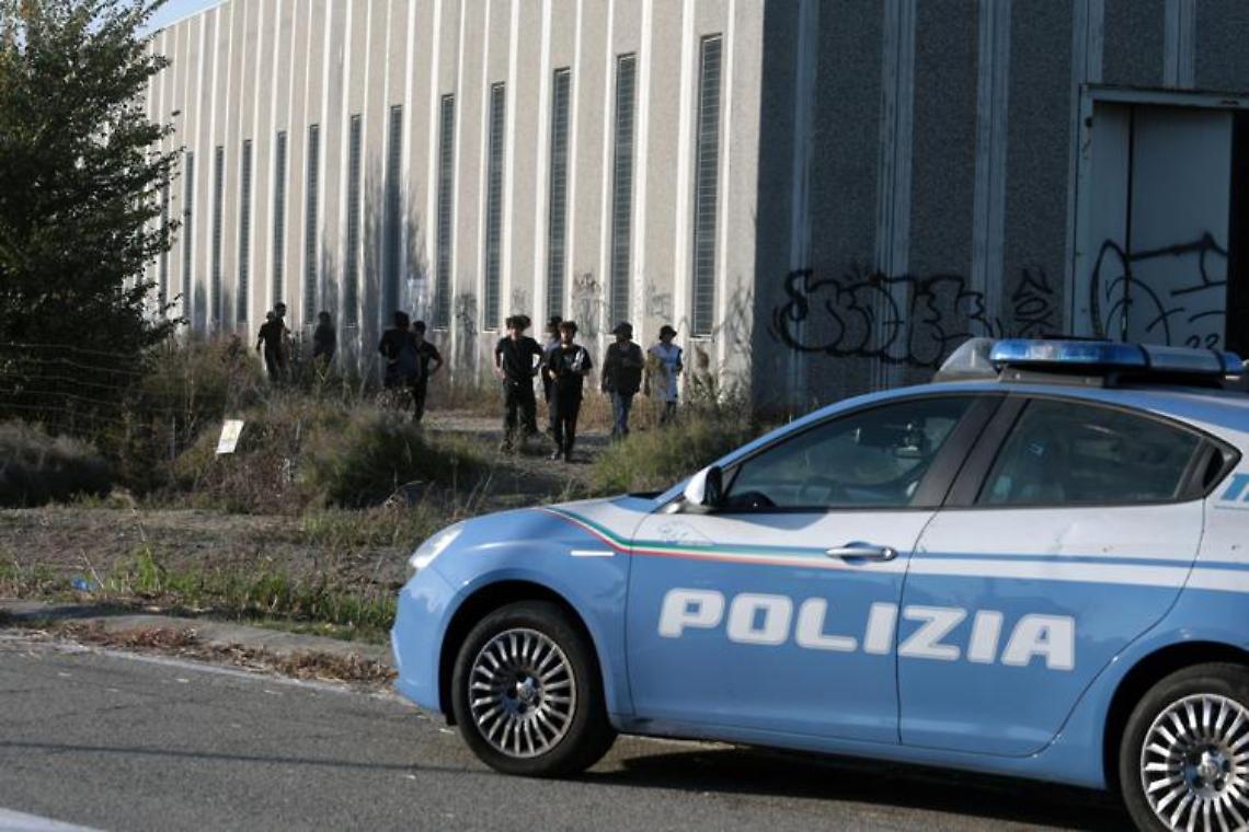 Rave party Modena, stop alla musica: via allo sgombero