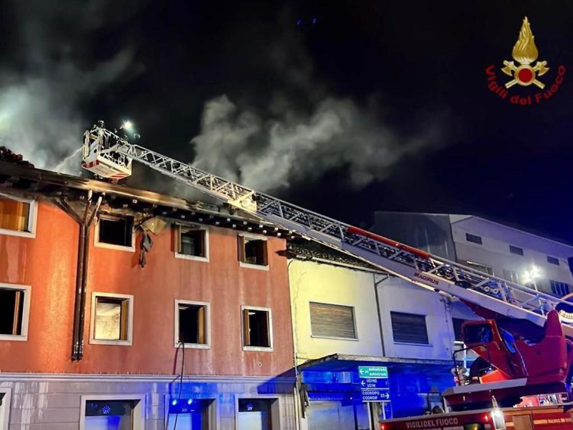 Incendio in una comunità per ragazzi, morto un 17enne